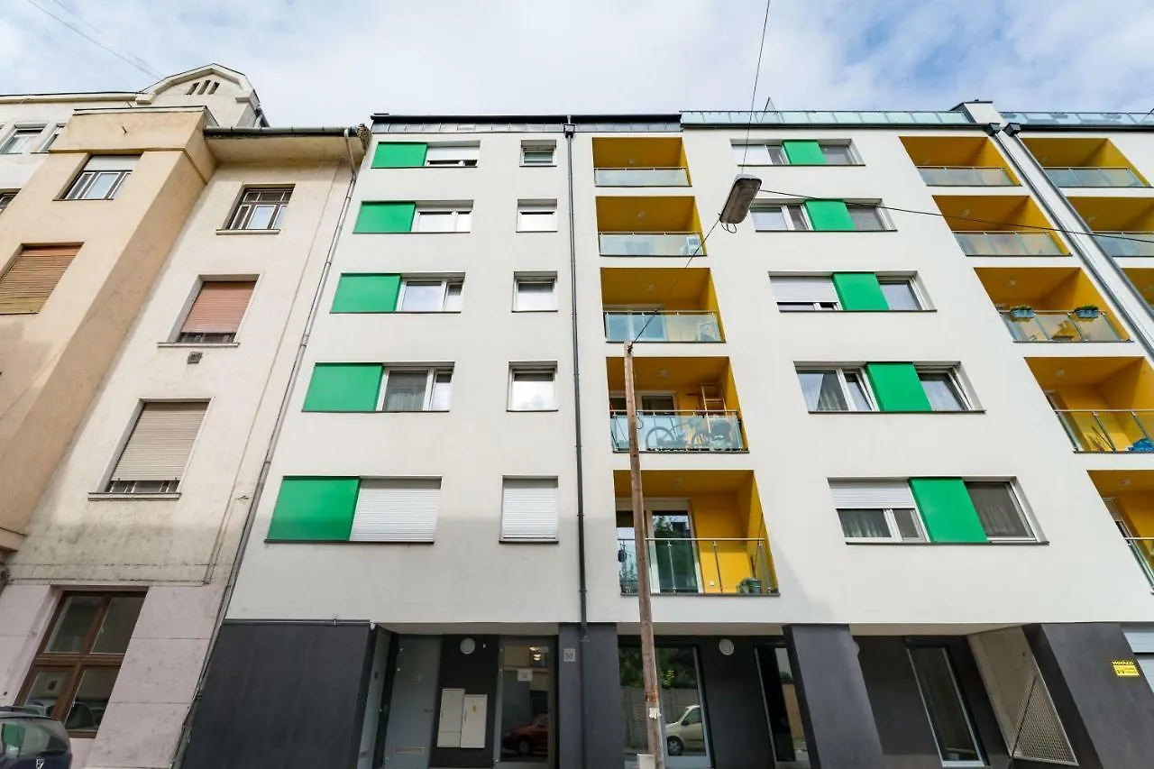 Bpr Deluxe Glamour Apartment With Balcony Budapest Hungary